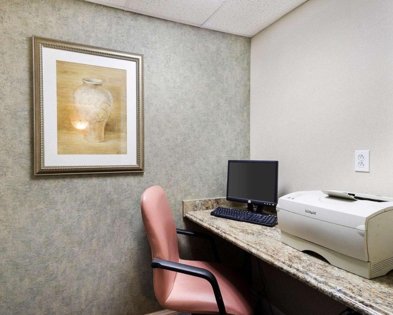 Quality Inn Marlborough Extérieur photo